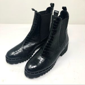 NWOT Freda Salvador SHERPA LINED Chelsea lug sole boot